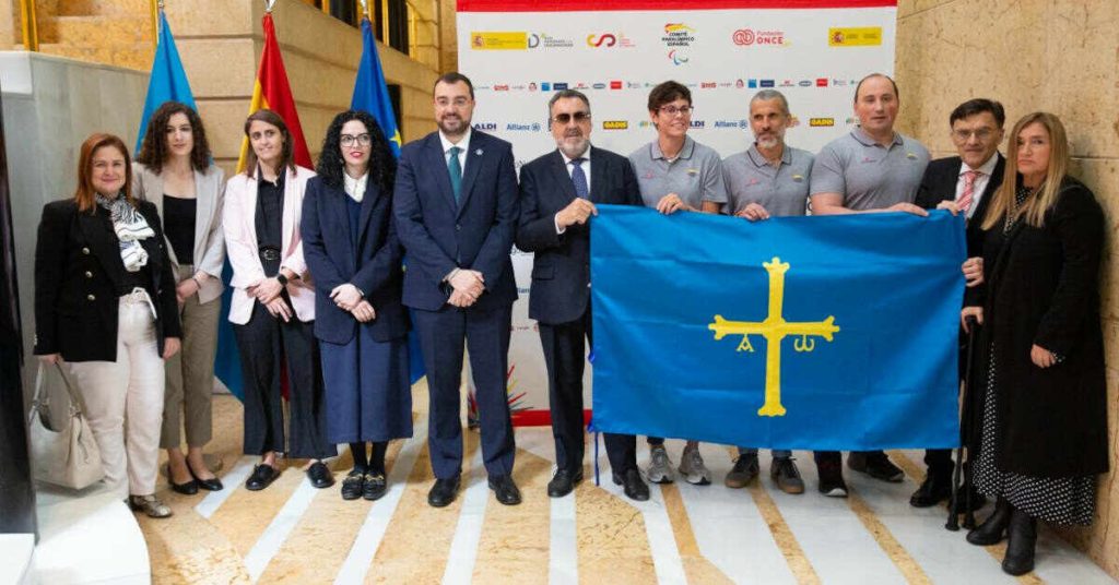 Participantes en el acto de presentación