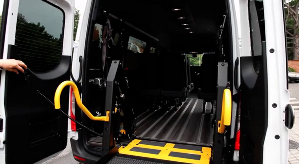 Rampa de acceso a una furgoneta