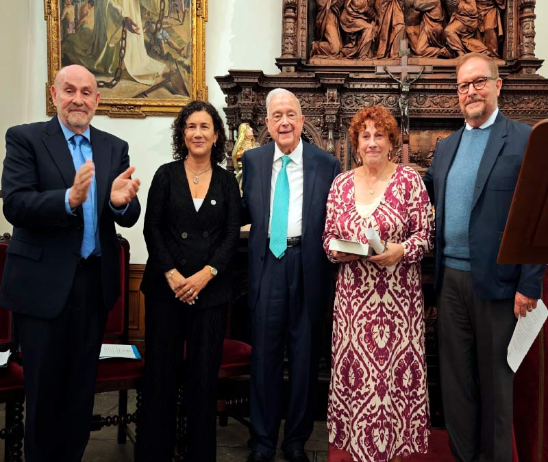 Entrega premio Ana Casanueva al Tel&eacute;fono de la Esperanza de Asturias